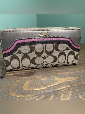 Coach Heritage Stripe Signature Logo Brown White Pink Zip Around Wallet